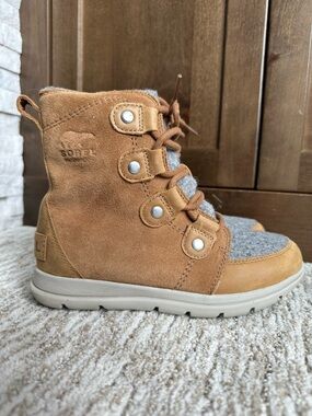 Sorel women’s Tan Suede & Gray Wool Lace-Up Winter Boots
